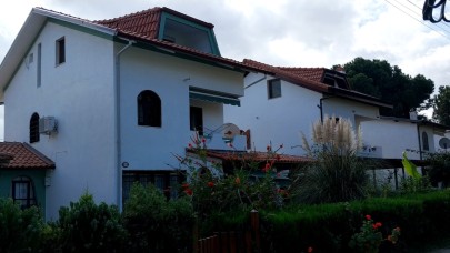 "Deprem Uzmanı Prof. Dr. Övgün Ahmet Ercan’dan Kaçak Villa İddialarına Yanıt: Gerçekler Çarpıtıldı!"