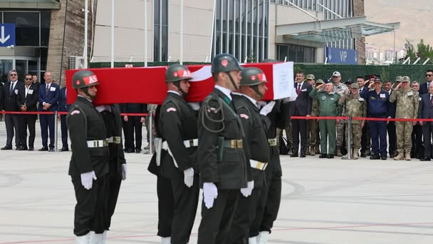 Pençe-Kilit Harekâtı Şehitleri Dualarla Uğurlandı: Yüksekova'da Hüzün ve Gurur Bir Arada