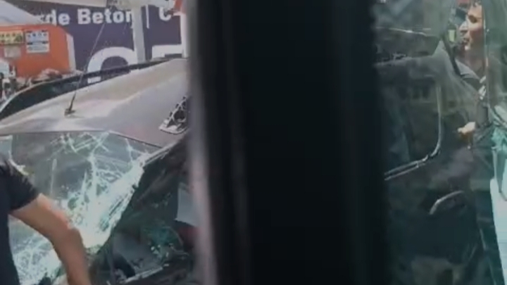 Şanlıurfa’da Özel Halk Otobüsü ile Otomobil Çarpıştı: 2 Yaralı Var