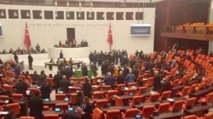 TBMM’de tansiyon zirve yaptı: Bütçe sonrası yumruklar konuştu