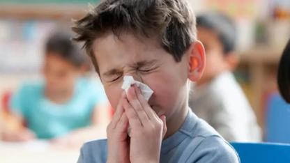 Kış Boyu Geçmeyen Burun Akıntısına Dikkat: Çocuklarda Gizli Tehlike Alerji Olabilir